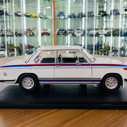 Solido BMW 2002 Tii 1/18 Diecast Model Car White Opening Doors - collectible scale model car