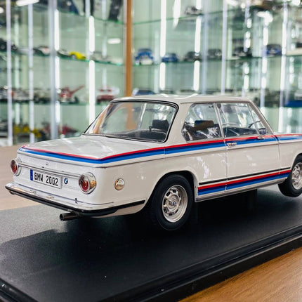 Solido BMW 2002 Tii 1/18 Diecast Model Car White Opening Doors - premium collector scale model