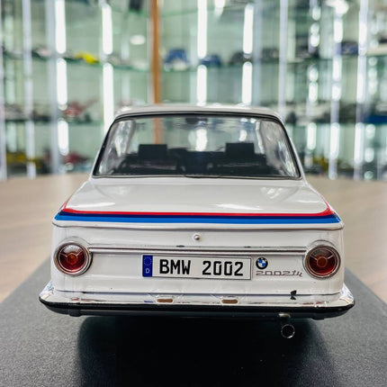 Solido BMW 2002 Tii 1/18 Diecast Model Car White Opening Doors - scale model for display
