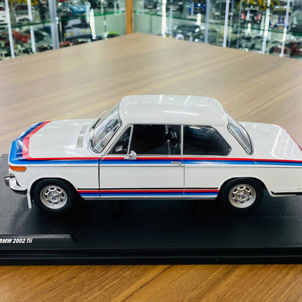 Solido BMW 2002 Tii 1/18 Diecast Model Car White Opening Doors - fine detailed model replica
