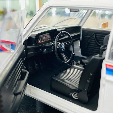 Solido BMW 2002 Tii 1/18 Diecast Model Car White Opening Doors - collector edition scale model