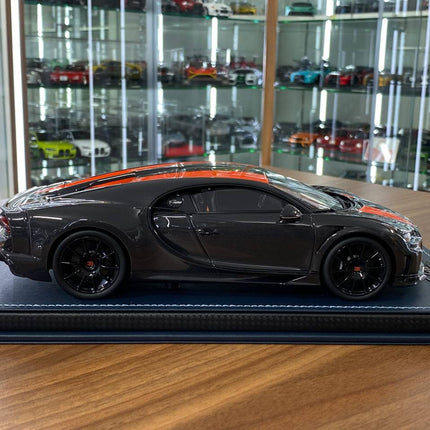 MR Collection Models Bugatti Chiron Super Sport Resin 1:18 Carbon/Orange Line - collectible scale model car