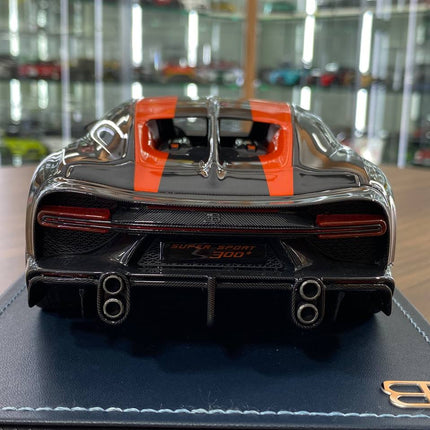 MR Collection Models Bugatti Chiron Super Sport Resin 1:18 Carbon/Orange Line - scale model for display