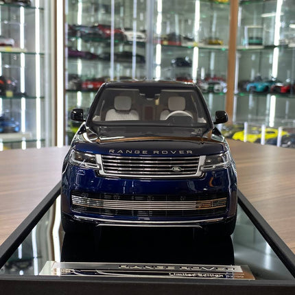 MotorHelix Range Rover Autobiography 2022 1:18 Resin Constellation Blue Ltd 99 - studio product photo of the scale model