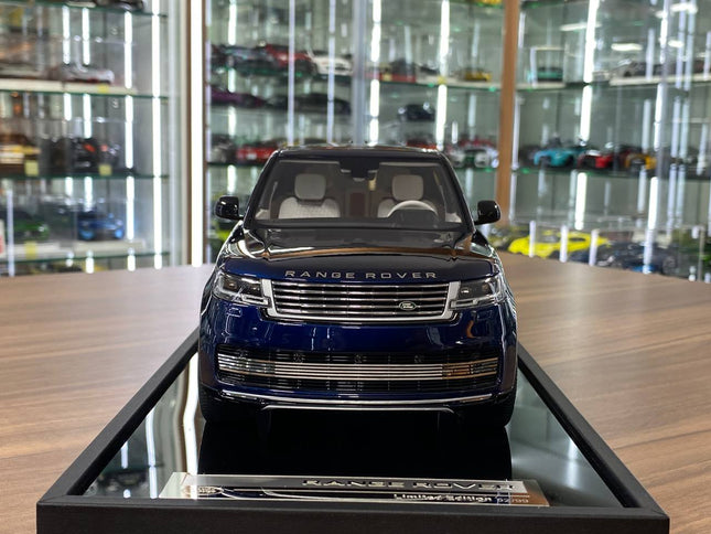 MotorHelix Range Rover Autobiography 2022 1:18 Resin Constellation Blue Ltd 99 - studio product photo of the scale model