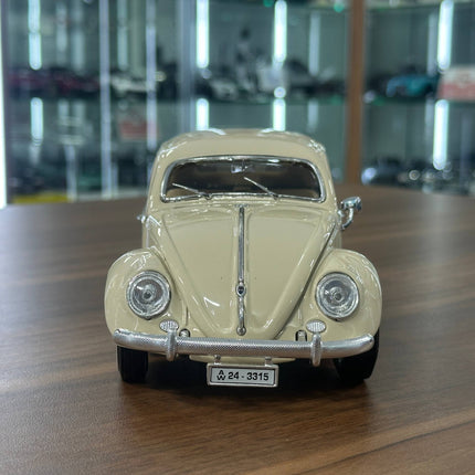 1/18 Diecast Bburago Volkswagen Käfer Beetle (1955) in Beige - studio product photo of the scale model