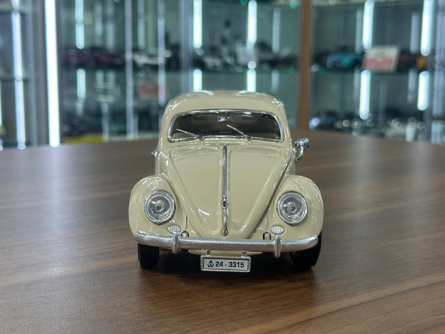 1/18 Diecast Bburago Volkswagen Käfer Beetle (1955) in Beige - studio product photo of the scale model