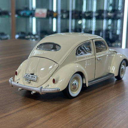 1/18 Diecast Bburago Volkswagen Käfer Beetle (1955) in Beige - fine detailed model replica