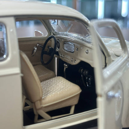1/18 Diecast Bburago Volkswagen Käfer Beetle (1955) in Beige - showroom-quality model replica