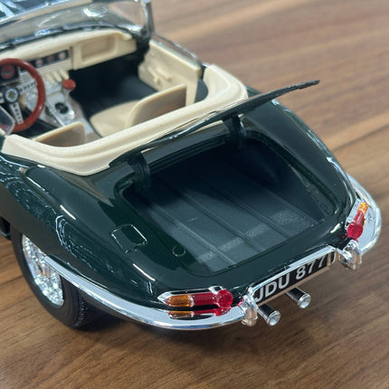 Bburago Jaguar E-Type Convertible 1961 1:18 Diecast Model Car Green - detailed die-cast style model