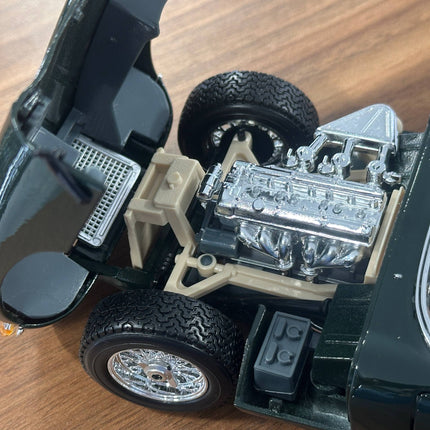 Bburago Jaguar E-Type Convertible 1961 1:18 Diecast Model Car Green - collector edition scale model