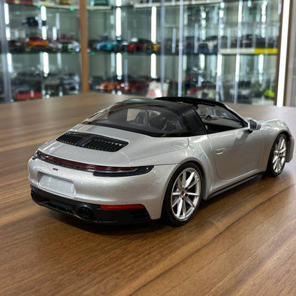 Minichamps Porsche 911 Targa 4 GTS 1:18 Diecast Model GT Silver - fine detailed model replica