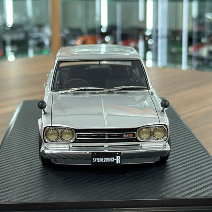 Ignition Model 1:18 Nissan Skyline 2000 GT-R PGC10 Silver Resin Diecast Model - studio product photo of the scale model