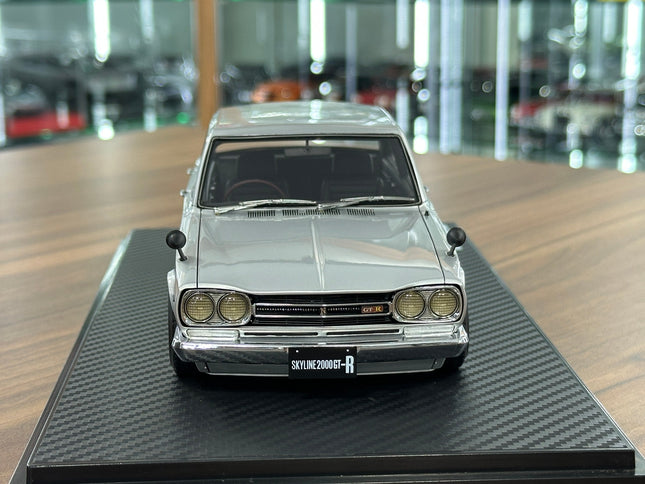 Ignition Model 1:18 Nissan Skyline 2000 GT-R PGC10 Silver Resin Diecast Model - studio product photo of the scale model
