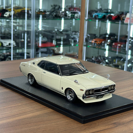 Ignition Model 1:18 Nissan Laurel 2000 SGX C130 White Resin Model - detailed collector display model