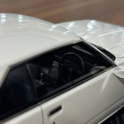 Ignition Model 1:18 Nissan Skyline 2000 GT-ES C210 White Resin Model - showroom-quality model replica