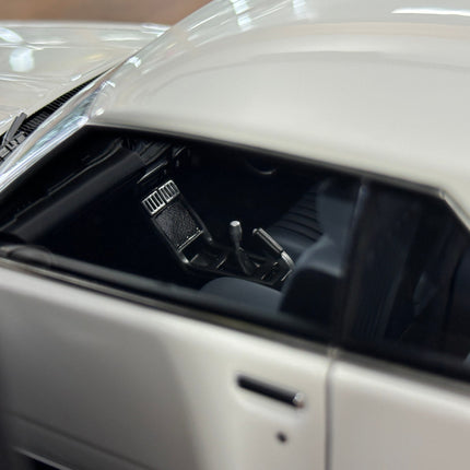 Ignition Model 1:18 Nissan Skyline 2000 GT-ES C210 White Resin Model - detailed die-cast style model