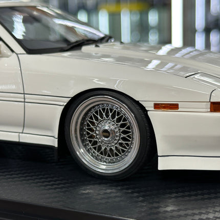 Ignition Model 1:18 Toyota Supra 3.0 GT LIMITED MA70 White Resin - scale model for display