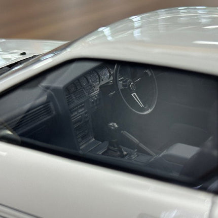 Ignition Model 1:18 Toyota Supra 3.0 GT LIMITED MA70 White Resin - scale model collectible piece