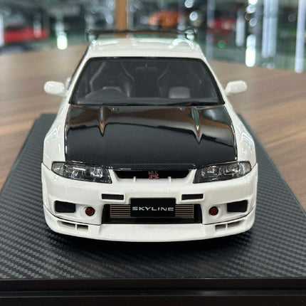 Ignition Model 1:18 Nissan Skyline GT-R BCNR33 White Resin Model - studio product photo of the scale model
