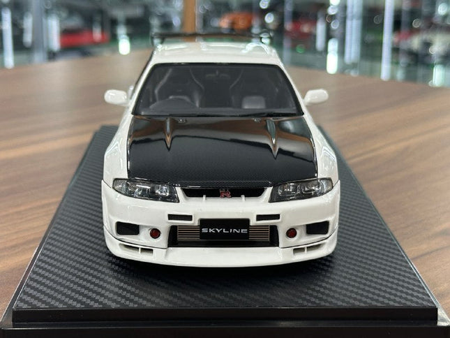 Ignition Model 1:18 Nissan Skyline GT-R BCNR33 White Resin Model - studio product photo of the scale model