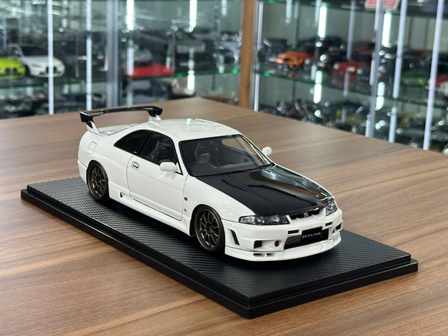 Ignition Model 1:18 Nissan Skyline GT-R BCNR33 White Resin Model - detailed collector display model