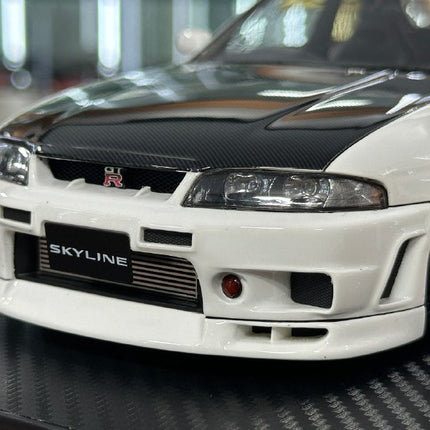 Ignition Model 1:18 Nissan Skyline GT-R BCNR33 White Resin Model - detailed model car replica