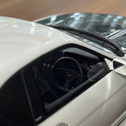 Ignition Model 1:18 Nissan Skyline GT-R BCNR33 White Resin Model - scale model for display