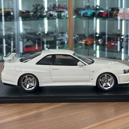 Nissan Skyline GT-R V-Spec II BNR34 1:18 Resin Model White Ignition Model - collectible scale model car