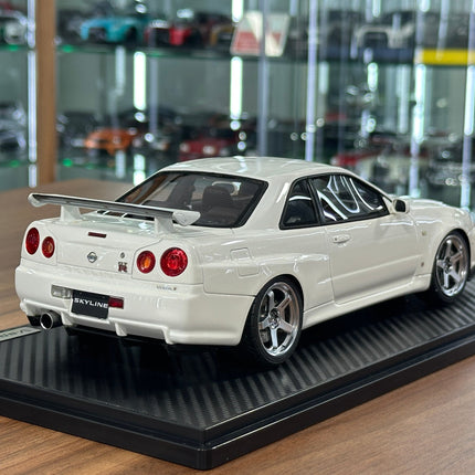 Nissan Skyline GT-R V-Spec II BNR34 1:18 Resin Model White Ignition Model - fine detailed model replica