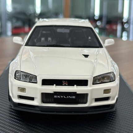 Nissan Skyline GT-R V-Spec II BNR34 1:18 Resin Model White Ignition Model - studio product photo of the scale model