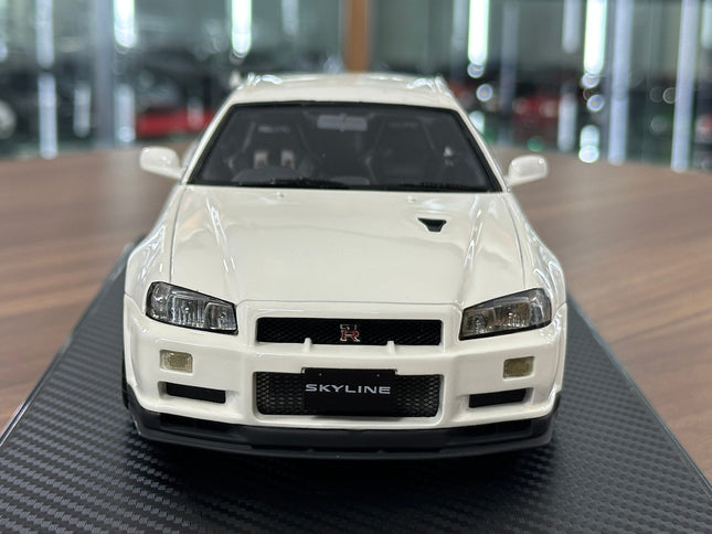 Nissan Skyline GT-R V-Spec II BNR34 1:18 Resin Model White Ignition Model - studio product photo of the scale model