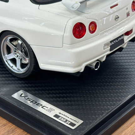 Nissan Skyline GT-R V-Spec II BNR34 1:18 Resin Model White Ignition Model - scale model collectible piece