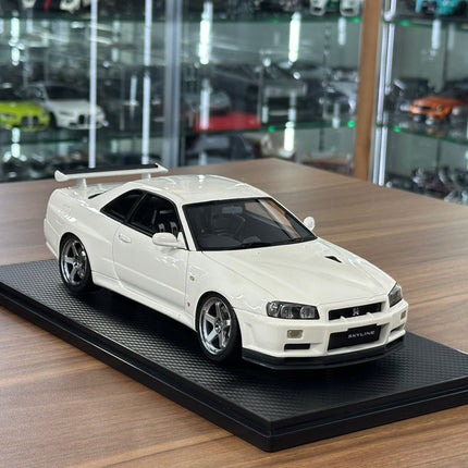 Nissan Skyline GT-R V-Spec II BNR34 1:18 Resin Model White Ignition Model - detailed collector display model