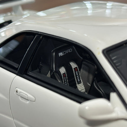 Nissan Skyline GT-R V-Spec II BNR34 1:18 Resin Model White Ignition Model - scale model for display