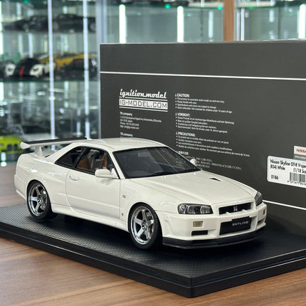 Nissan Skyline GT-R V-Spec II BNR34 1:18 Resin Model White Ignition Model - hand-finished display model