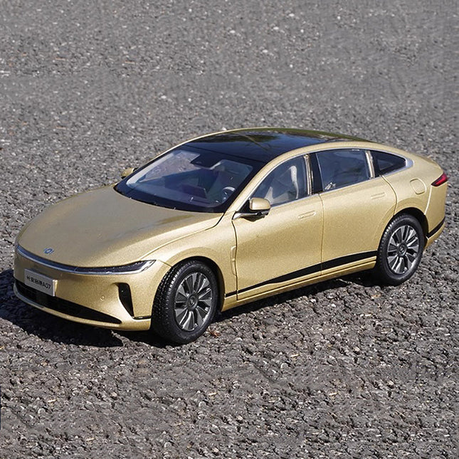 Original Changan Qiyuan A07 2023 Gray 1:18 Diecast Model Car - studio product photo of the scale model