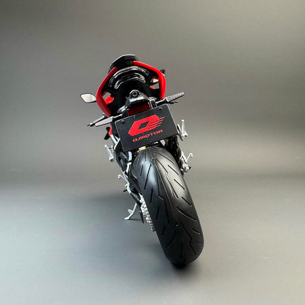 Qianjiang SRK 921RR Red Motorcycle 1:9 Diecast Model Motorcycle - scale model for display
