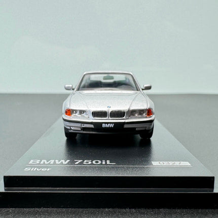 AR Box Realistic AR Box BMW E38 750iL White 1:64 Diecast Model Car - studio product photo of the scale model