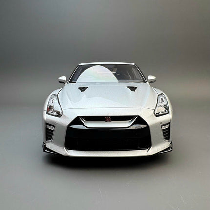 Motorhelix Nissan GT-R R35 Track Edition 1:18 Diecast Model Car - scale model for display