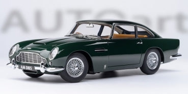 1:18 scale diecast classic green model car with detailed wheels and realistic interior