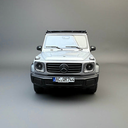 Norev Mercedes-Benz G500 4x42 1:18 Diecast Model Car - collector edition scale model