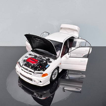 Motorhelix Mitsubishi Lancer Evolution IV 1:18 Diecast Model Car - collector edition scale model