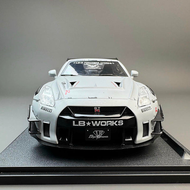 Solido Nissan GT-R R35 2010 Grey 1:18 Diecast Model Car - studio product photo of the scale model