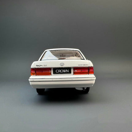 KengFai Toyota Crown 155 1:18 Diecast Model Car - scale model for display