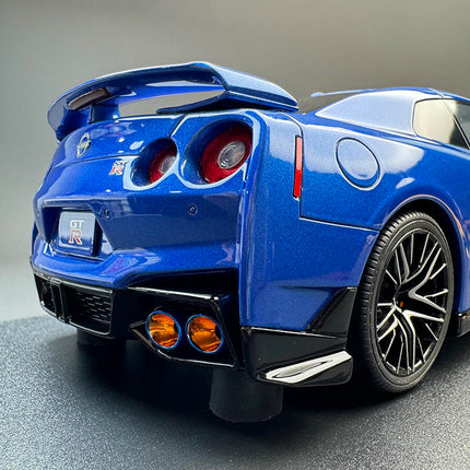 GT Spirit Nissan GT-R R35 Blue GT521 1:18 Resin Model Car - scale model for display
