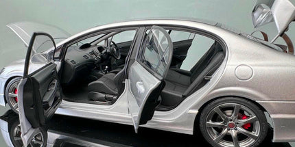 Motorhelix Honda Civic FD2 1:18 Diecast Model Car - hand-finished display model