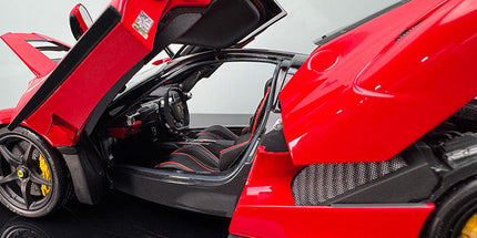 BBR Ferrari LaFerrari Rosso Corsa / Black Hood 1:18 Diecast Model Car - scale model collectible piece