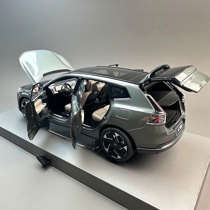 YX Car Model Volvo XC70 Opening Green 1:18 Diecast Model Car - hand-finished display model