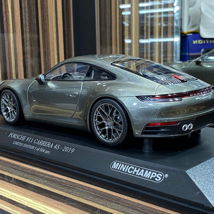 Minichamps Porsche 911 Carrera 4S 2019 1:18 Grey Metallic Resin Model - collectible scale model car